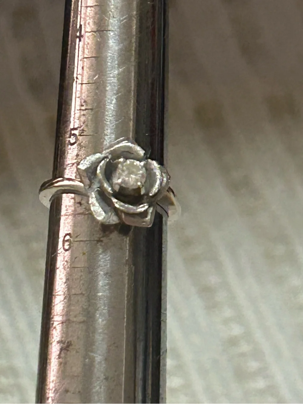 Vintage 14k white gold 0.25-0.30 carat diamond rose flower ring size 5.50